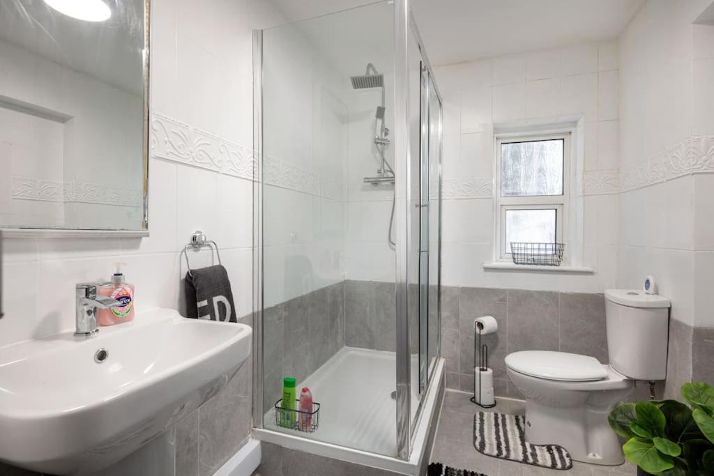 2A - Bright & Airy 2 Bed Flat - 20 Mins To Central Лондон Екстер'єр фото